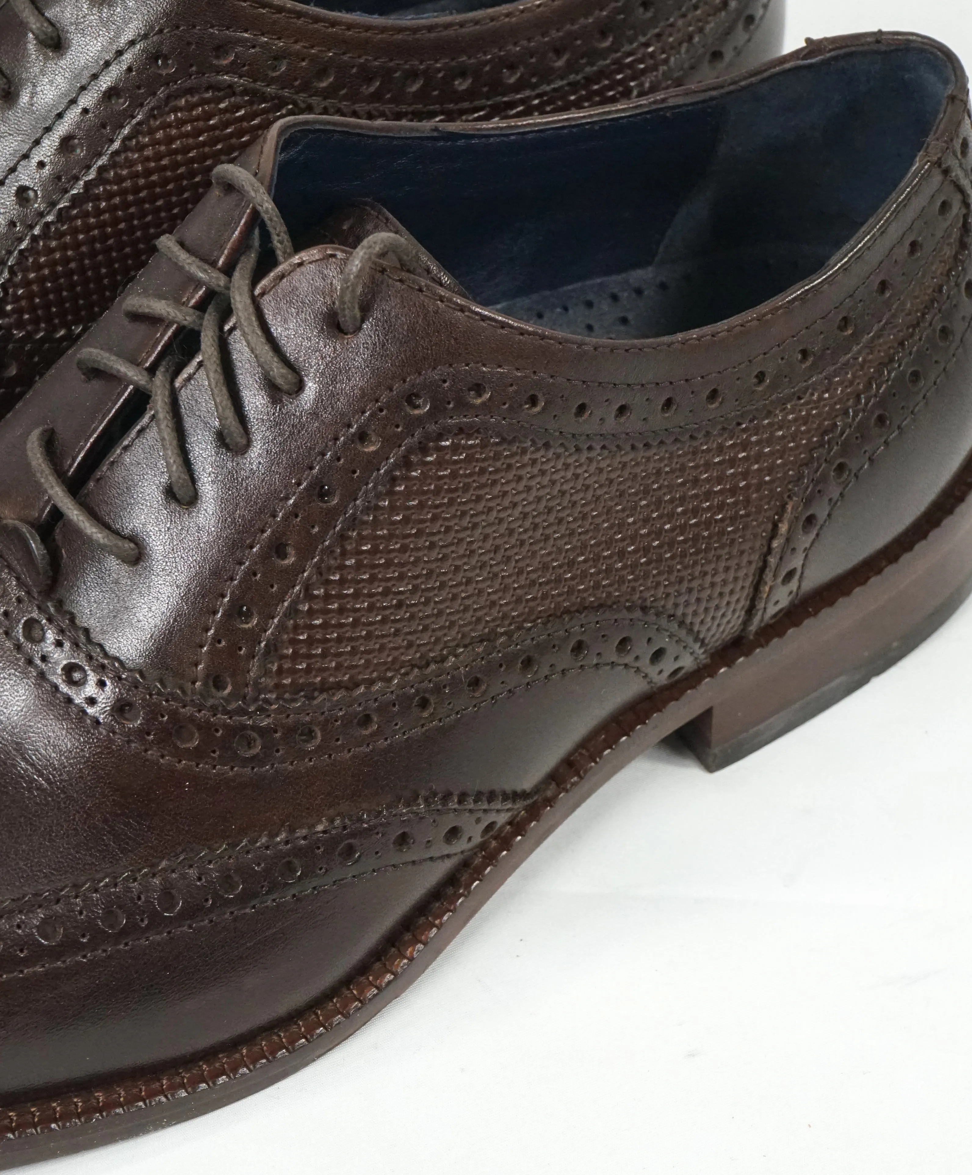 COLE HAAN - "Williams" Leather Wingtip Oxfords Padded Insole - 8.5